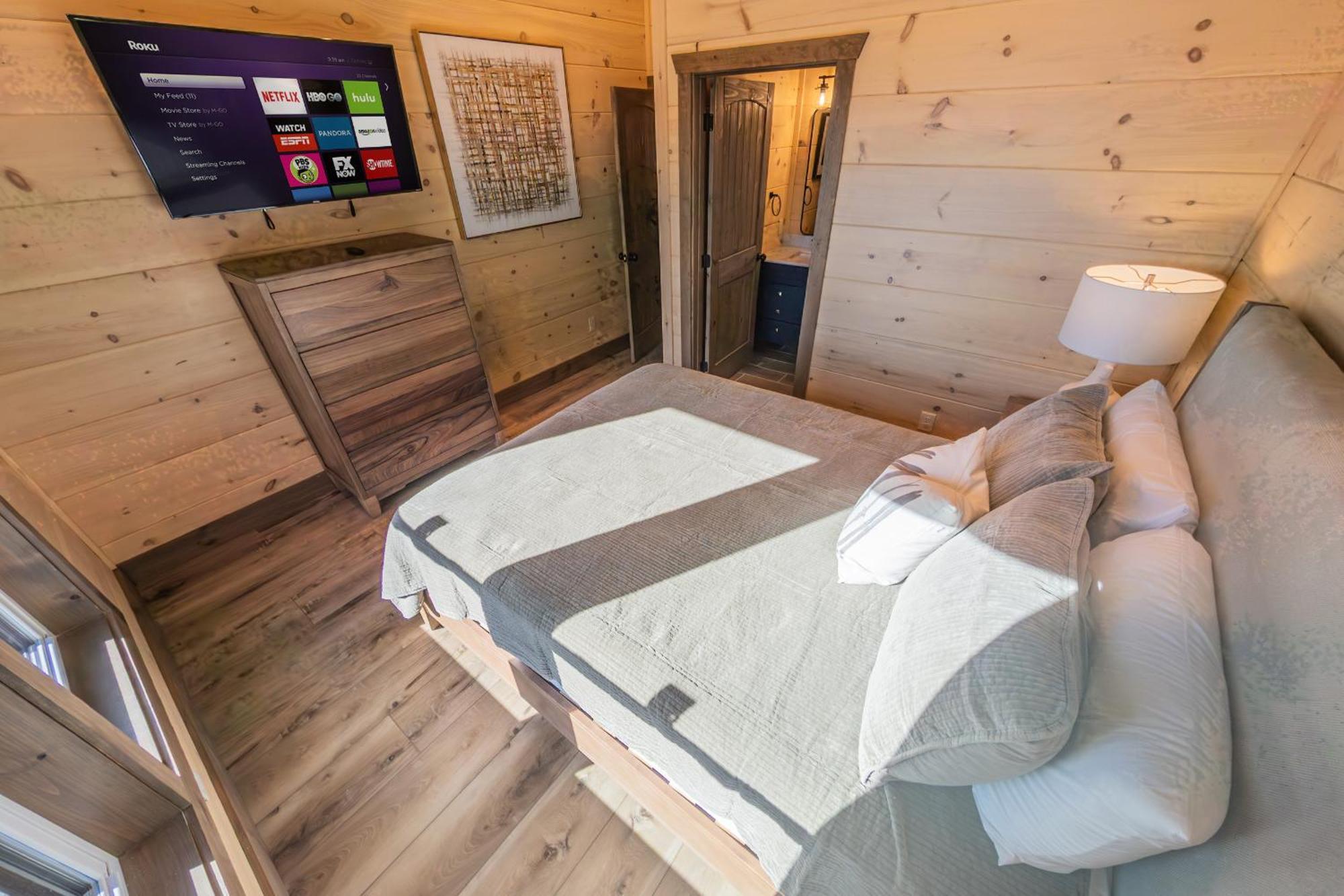 Luxury 12-Bedroom Cabin With Indoor Pool, Hot Tub & Movie Theater, Sleeps 36 Сев'єрвілл Екстер'єр фото