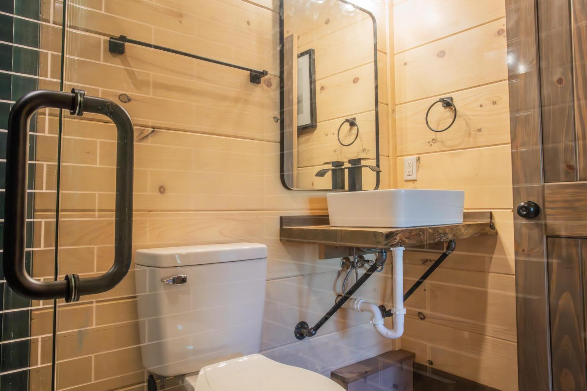 Luxury 12-Bedroom Cabin With Indoor Pool, Hot Tub & Movie Theater, Sleeps 36 Сев'єрвілл Екстер'єр фото
