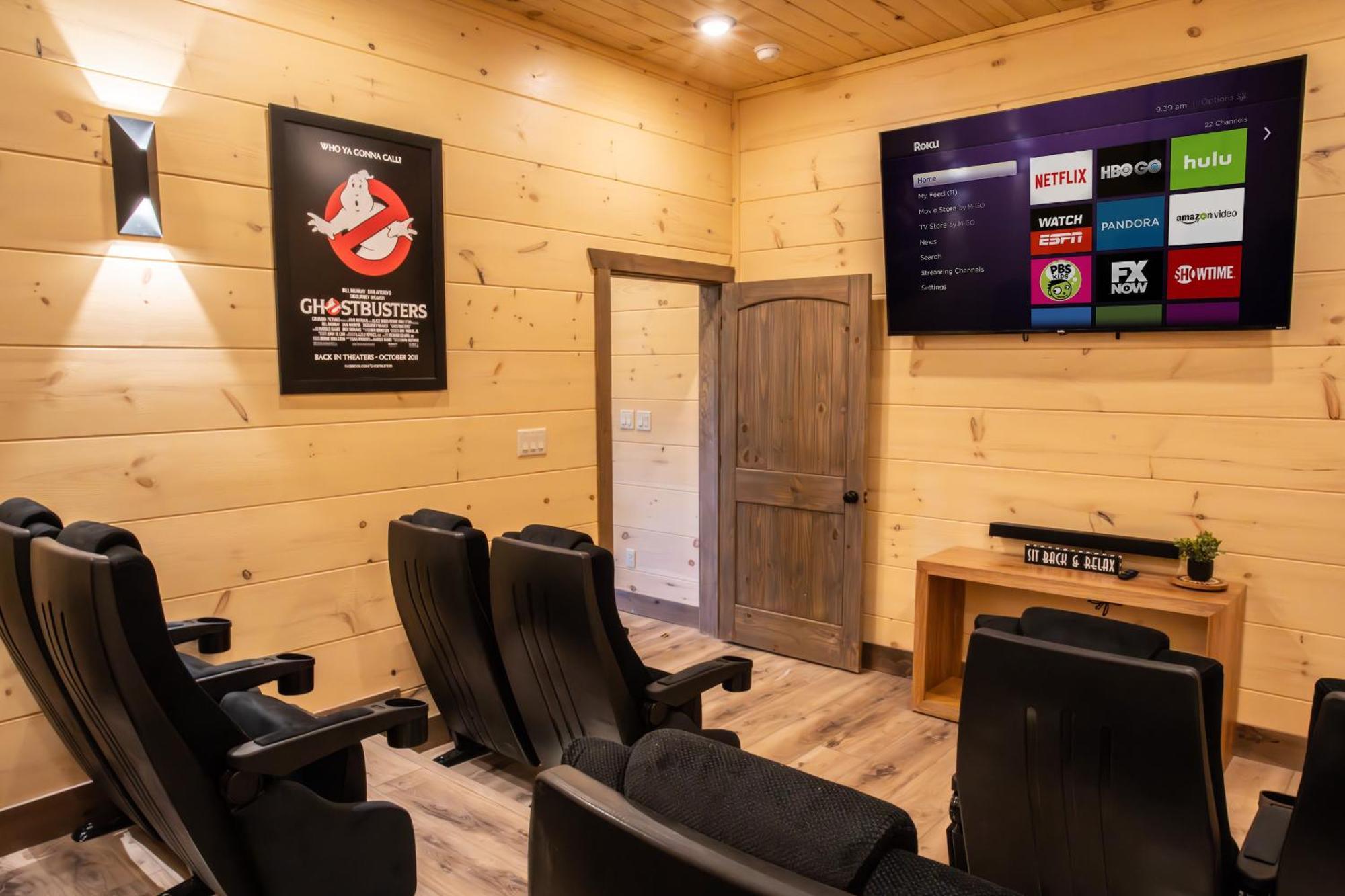 Luxury 12-Bedroom Cabin With Indoor Pool, Hot Tub & Movie Theater, Sleeps 36 Сев'єрвілл Екстер'єр фото