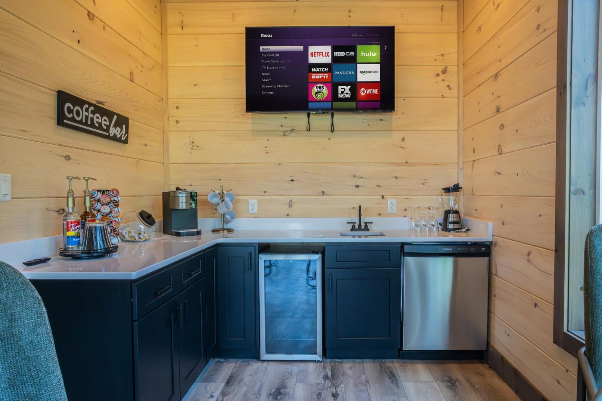 Luxury 12-Bedroom Cabin With Indoor Pool, Hot Tub & Movie Theater, Sleeps 36 Сев'єрвілл Екстер'єр фото